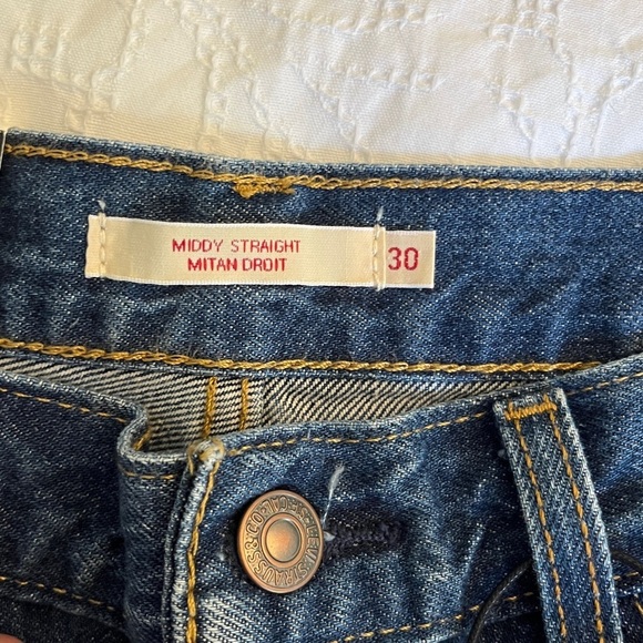 Levi's Middy Straight leg In Medium Wash Mid Rise Straight Leg Size 30 - Picture 7 of 14